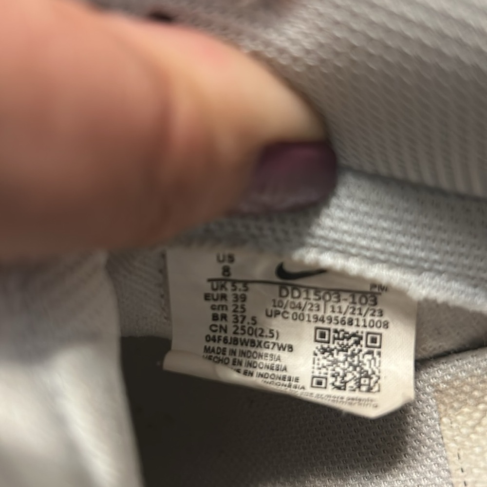 Nike Women's Low-Top Sneakers White and Light Gray. Size 8. UGC - Picture 6 of 8